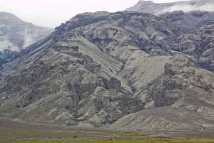 Detalle de las montañas cubiertas por las cenizas del Eyjafjallajökull