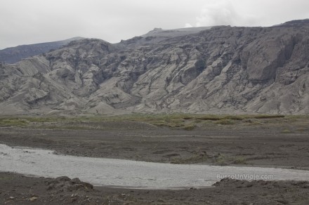 Montañas cubiertas por las cenizas del Eyjafjallajökull