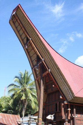 Parte frontal del tejado de una casa Toraja (sólo aptas para la clase alta, que no es igual a la más rica sino la más "noble")