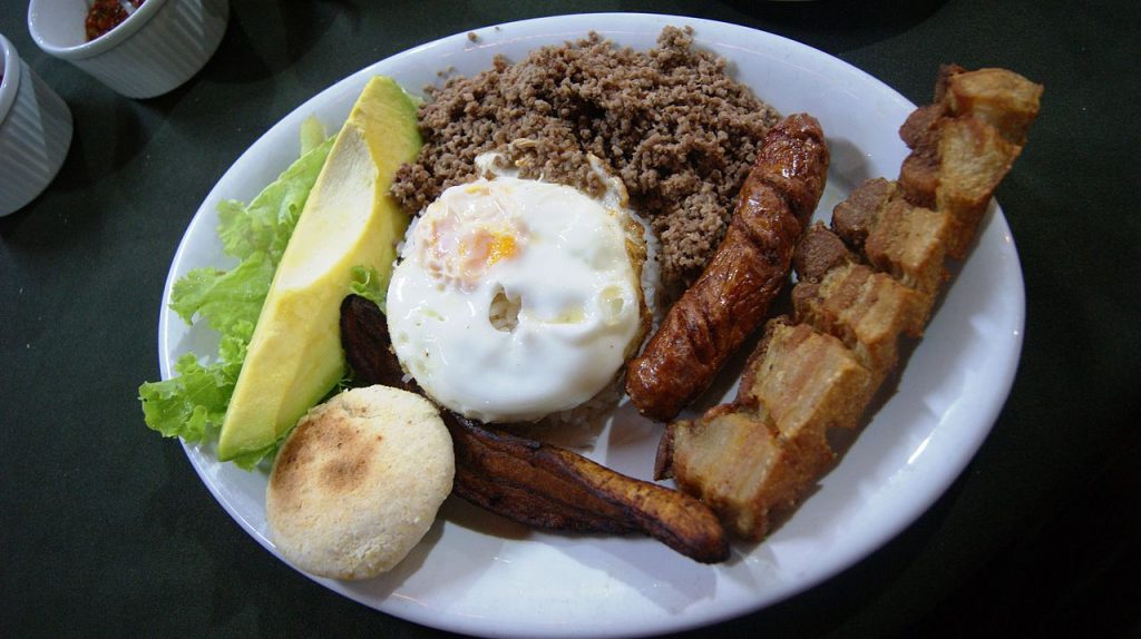 Bandeja Paisa comidas típicas de Colombia