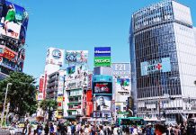 ¿Por qué deberías viajar a Japón este 2025? Centro comercial en Japón