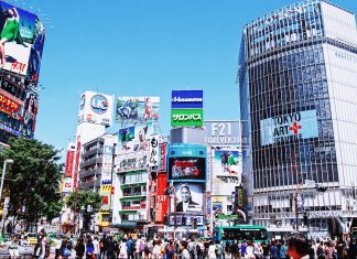 ¿Por qué deberías viajar a Japón este 2025? Centro comercial en Japón