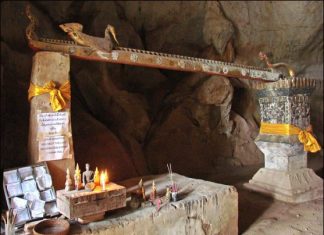 Las cuevas de Pak Ou en Laos Cueva de los mil budas Pak Ou