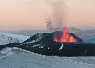 Contrastes en tu viaje a Islandia Eyjafjallajökull-Islandia
