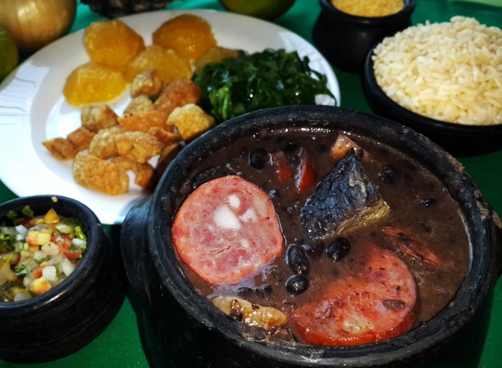 Feijoada comida típica de Brasil