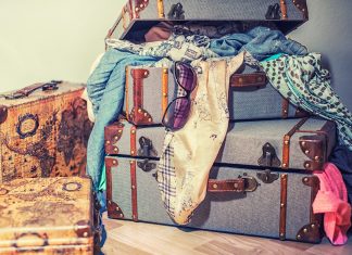 Cómo ahorrar espacio en la maleta Maleta-de-viaje