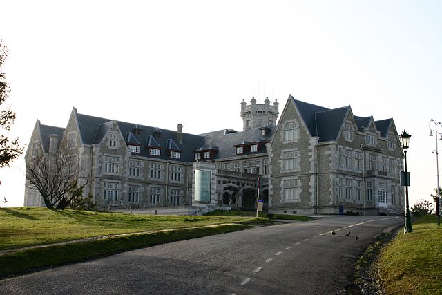 Palacio de la Magdalena Camino de Santiago en moto
