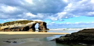 Las 6 mejores playas de Europa Playa-las-Catedrales-Ribadeo-en-Lugo-España