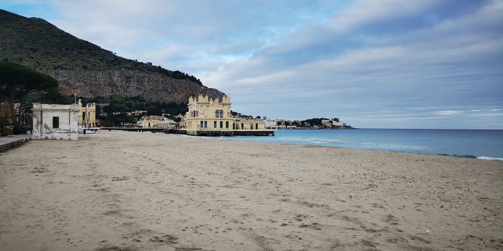 Playa de Mondello Sicilia en Italia