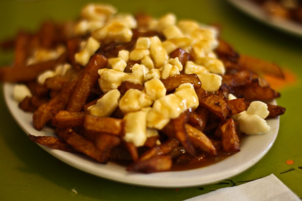 Poutine comidas típicas de Canadá
