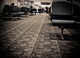 Vuelos retrasados y cancelados: conoce los derechos del pasajero vuelos cancelados qué hacer