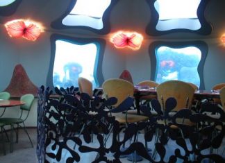 Un restaurante submarino bajo el Mar Rojo restaurante mar negro