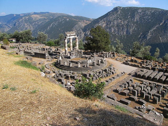 Ruinas de Delfos Grecia en moto