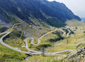 Descubriendo los mejores rincones de Rumanía en moto Ruta Transfagarasan en Rumania