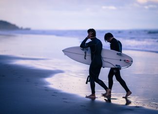 Surfear en Cádiz en invierno
