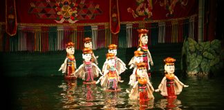 Las marionetas de Agua de Hanoi en Vietnam teatro en Hanoi
