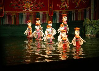 Las marionetas de Agua de Hanoi en Vietnam teatro en Hanoi