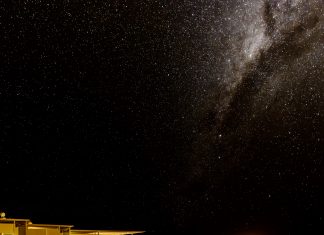 El increíble cielo de noche en Atacama, el desierto de Chile noche en atacama