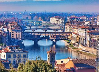 Viaje a Florencia: Ponte Vecchio y Calzone Goloso POnte Vecchio en Italia