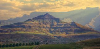 Time Lapse de las montañas Drakensberg en Sudáfrica Drakensberg