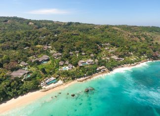 Con sus mejores galas en la Isla de Flores, Indonesia isla de las flores indonesia