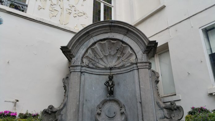 Manneken Pis y otras estatuas en Bruselas Menneken pis