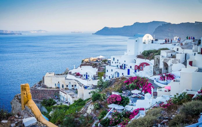 ¿Cómo será el sorteo? Últimas horas para ganar un vuelo a Grecia oia santorini grecia