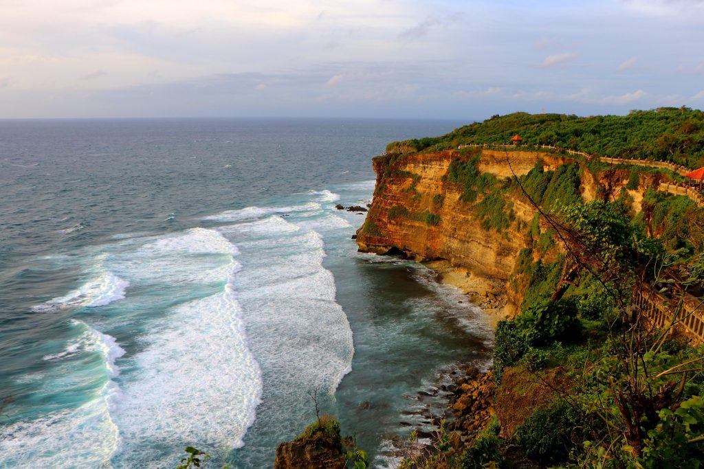 Templos en Bali, Indonesia: Luhur Uluwatu