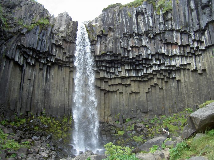 Svartifoss en Islandia, la cascada negra cascada negra svartifoss islandia