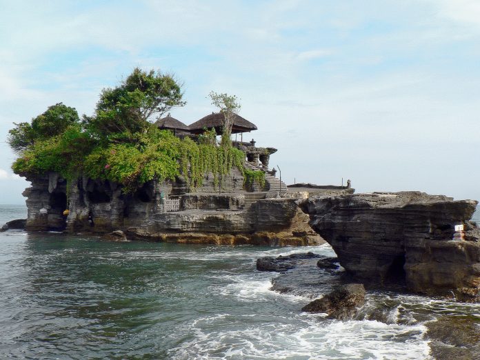 Conoce el Templo de Tanah Lot en Bali, Indonesia templo tanah lot en bali