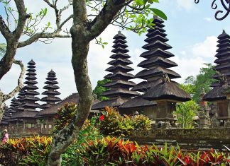 Mucho más que playas en Bali templo-taman-ayun-indonesia-bali.