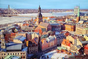 Repúblicas bálticas con San Petersburgo a tu aire en coche de alquiler