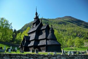 Cabañas en los fiordos noruegos a tu aire con coche de alquiler.