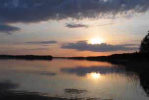 Finlandia a tu aire con cabaña en el lago Saimaa y coche de alquiler