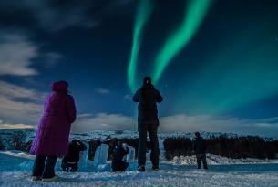 Auroras boreales y fiordos en Noruega