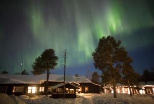 Auroras boreales en Rovaniemi e iglú de cristal con actividades