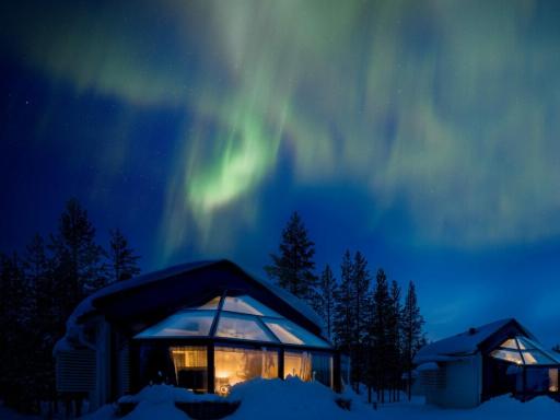 Papá Noel , auroras boreales en Rovaniemi y alojamiento en igloo de cristal