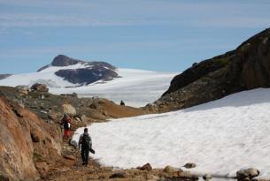 Trekking bajo las auroras boreales en la tierra de Tunu: costa este de Groenlandia