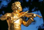 Viena Encantadora recordando a Strauss, el rey del Vals, en el Bicentenario de su nacimiento Viena Encantadora recordando a Strauss, el rey del Vals, en el Bicentenario de su nacimiento