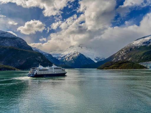 Las Dos Patagonias con Australis