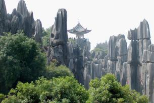 China: Pekín y los paisajes de la película "Avatar" en el bosque de piedra de Kunming