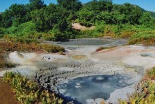 Rusia - Kamchatka -  Lago Kurilskoye y área volcánica de Mutnovsky. - Grupo multinacional