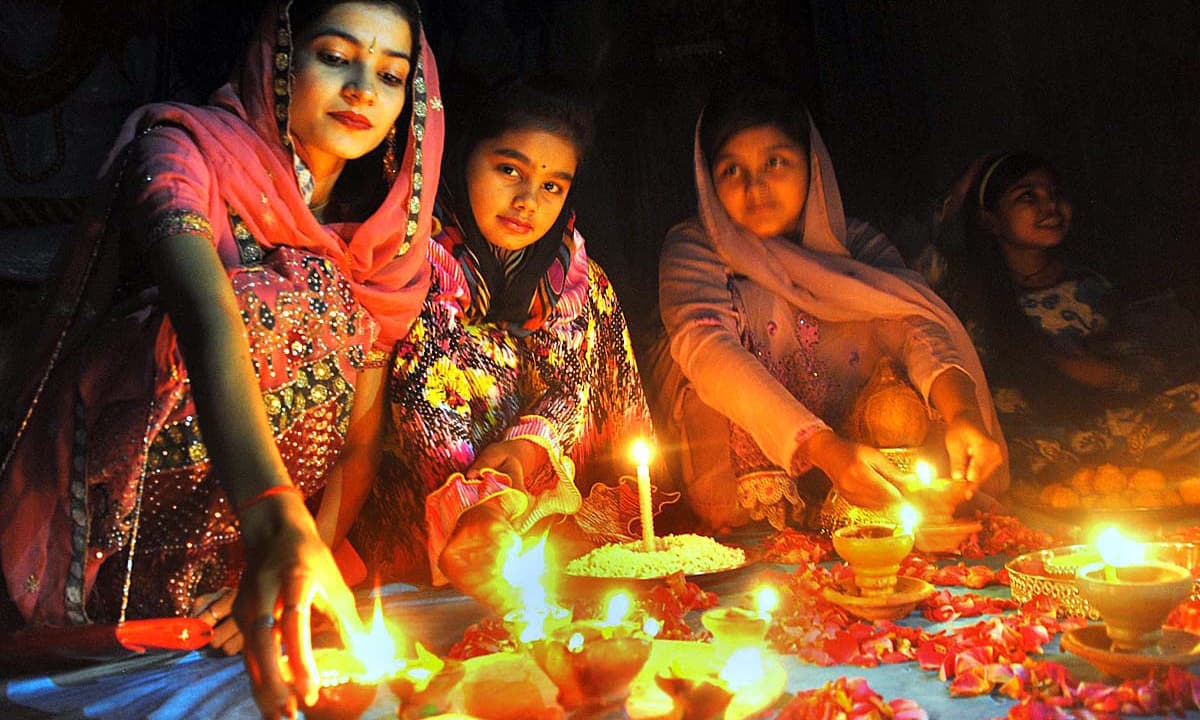 Vive el año nuevo Hindú Diwali. La fiesta de las luces en Rajasthan