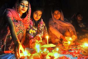 Vive el año nuevo Hindú Diwali. La fiesta de las luces en Rajasthan