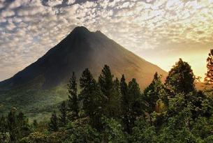 Costa Rica Maravillosa: los parques nacionales de  Tortuguero, Volcán Arenal y Monteverde a tu aire coche de alquiler