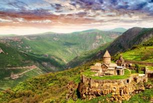 Armenia: monasterios y naturaleza en grupo