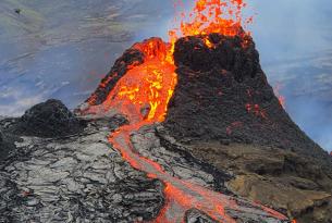 El Sur de Islandia a tu aire en coche de alquiler y erupción volcánica de Fagradalsfjall (8 días)