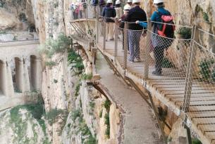 Senderismo y cultura en Málaga: Caminito del Rey y Antequera