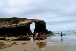 Viaje senderismo en grupo por Galicia y Asturias: de la playa de las Catedrales a Taramundi