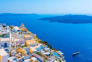Santorini: lujo y relax en la bella isla griega